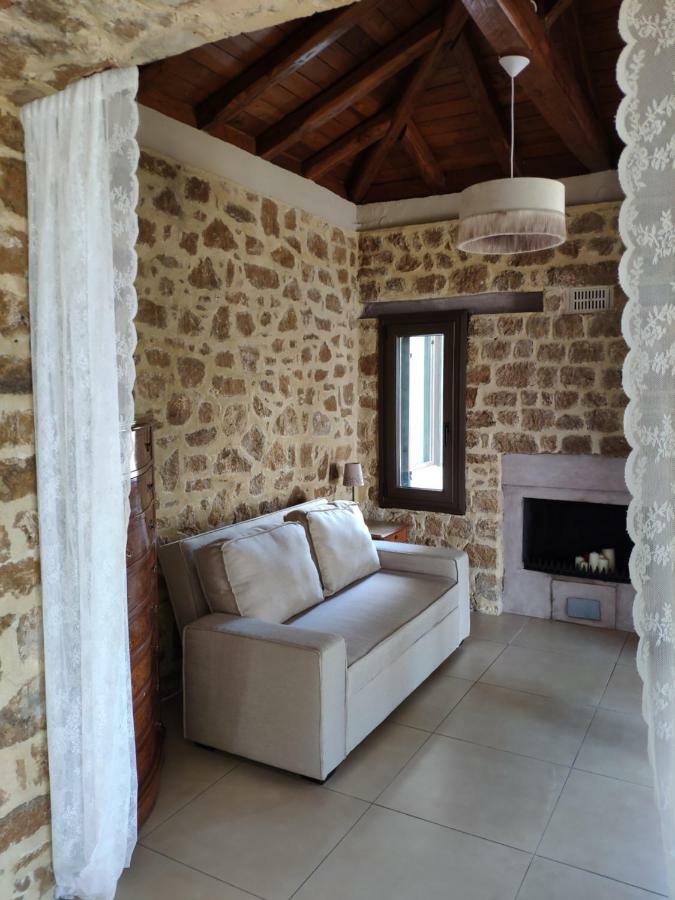 Olive Tree Cottage 2 Néa Péramos エクステリア 写真
